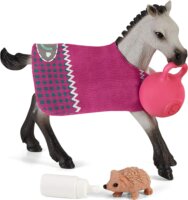 Schleich 42534 Horse Club Játékos kiscsikó szett