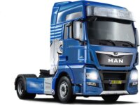 Italeri MAN TGX XXL D38 kamion műanyag modell (1:24)