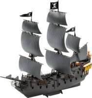 Revell Black Pearl kalózhajó műanyag modell (1:150)