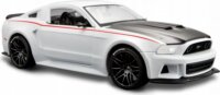 Maisto Ford Mustang Fehér Utcai versenyautó fém modell (1:24)